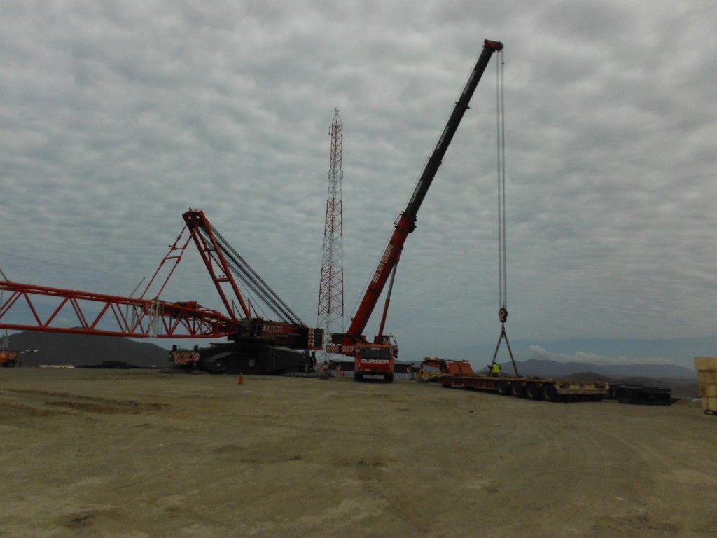 Disassembling crane Burger Gruas Wind farms construction