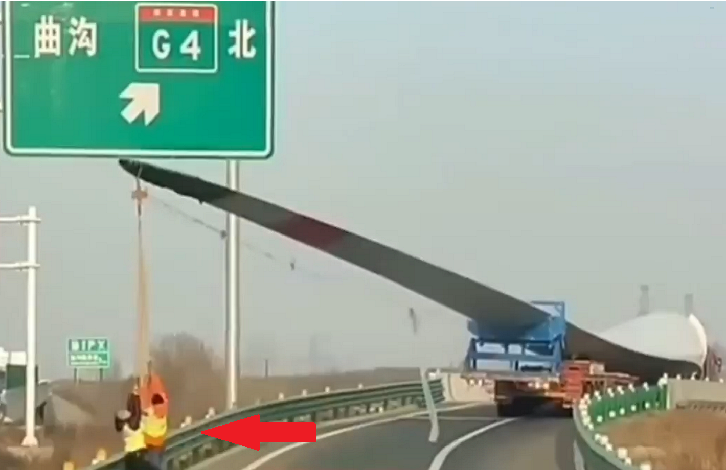 Transporting wind turbine blades: when something goes wrong